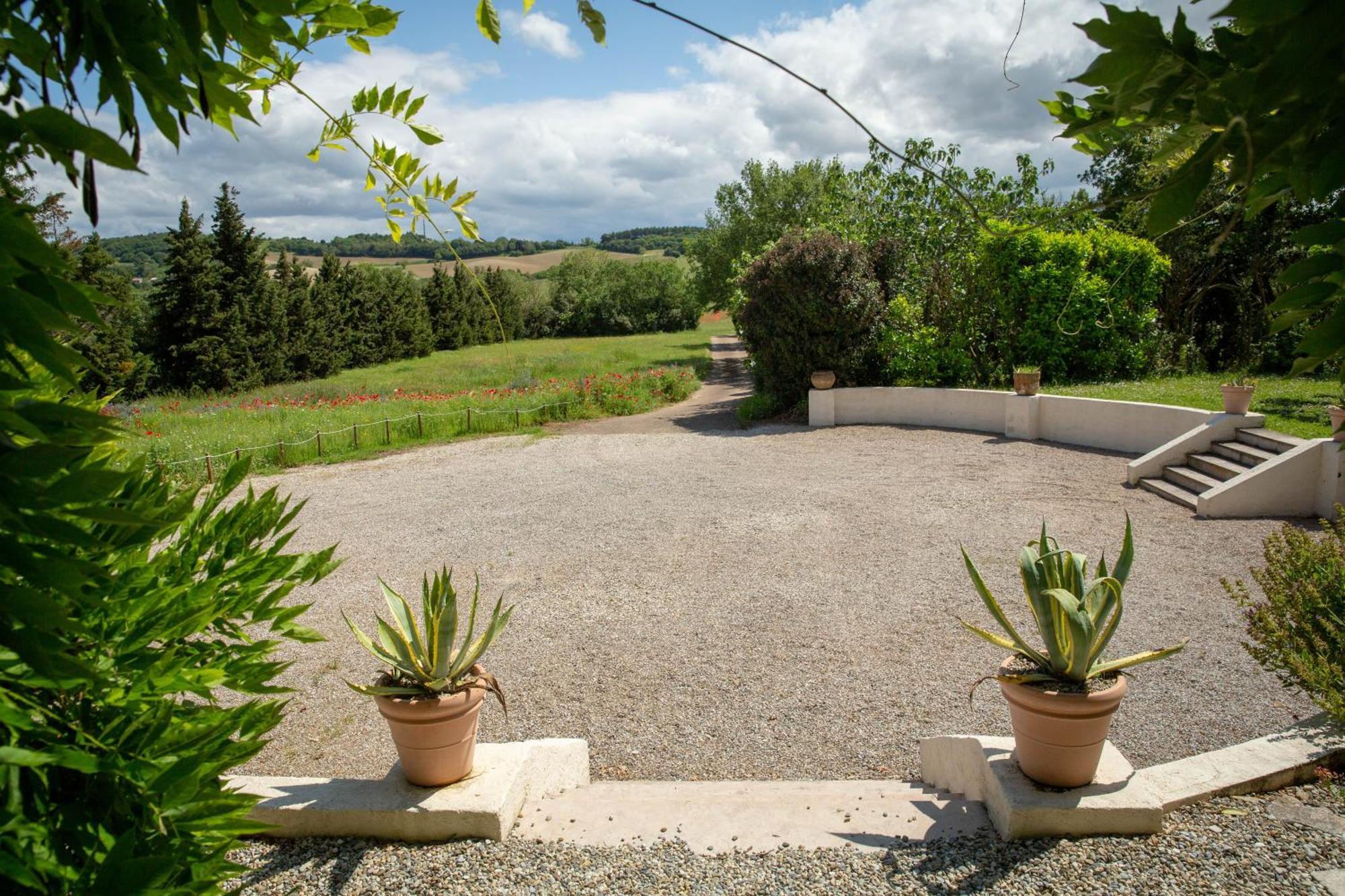 The East Wing - Carcassonne Villa Montreal  ภายนอก รูปภาพ